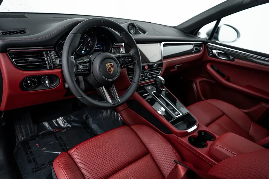 2025 Porsche Macan GTS - Image 5 of 8