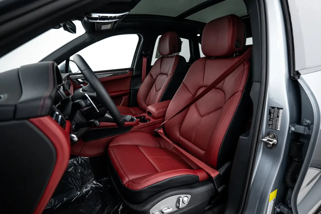 2025 Porsche Macan GTS - Image 6 of 8