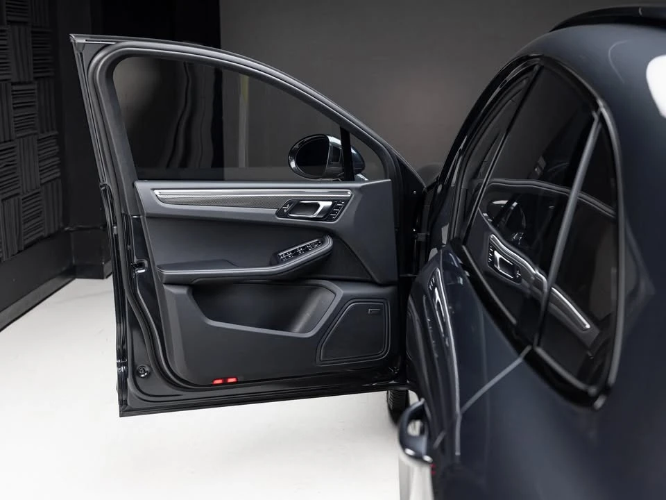 2025 Porsche Macan GTS - Image 18 of 20