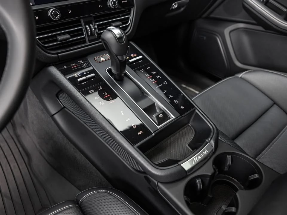 2025 Porsche Macan GTS - Image 17 of 20