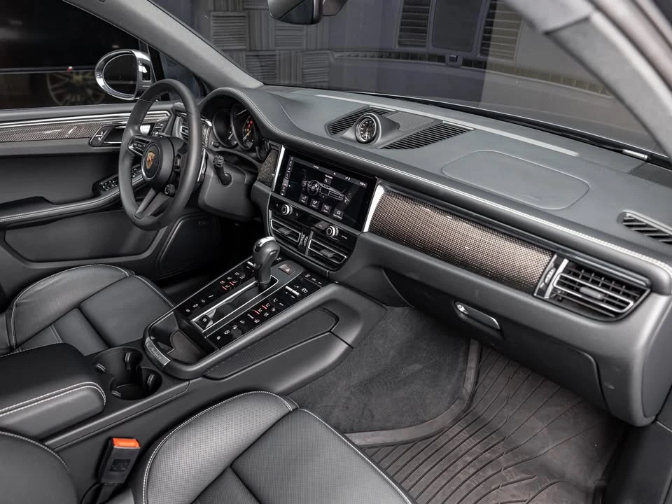 2025 Porsche Macan GTS - Image 19 of 20