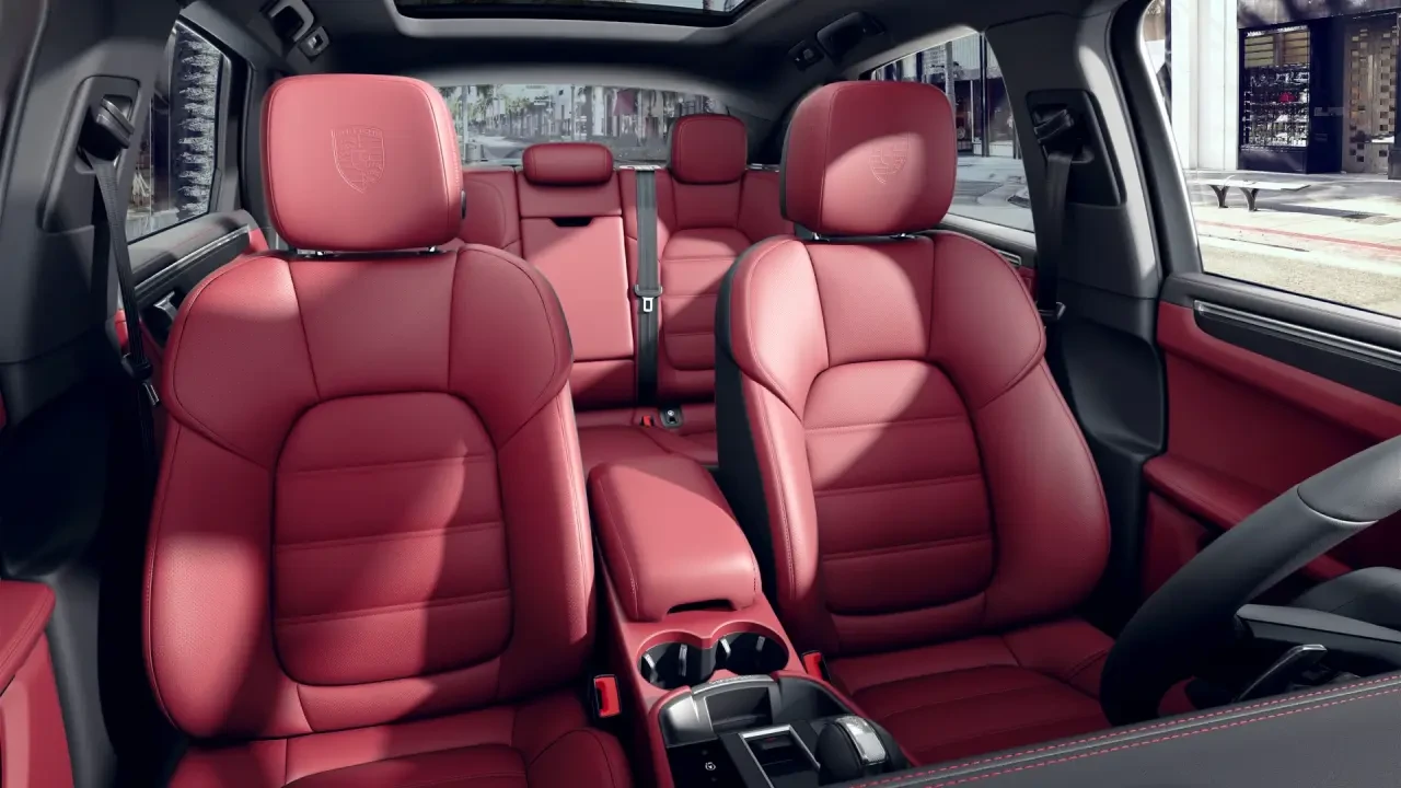 2025 Porsche Macan GTS - Image 5 of 13