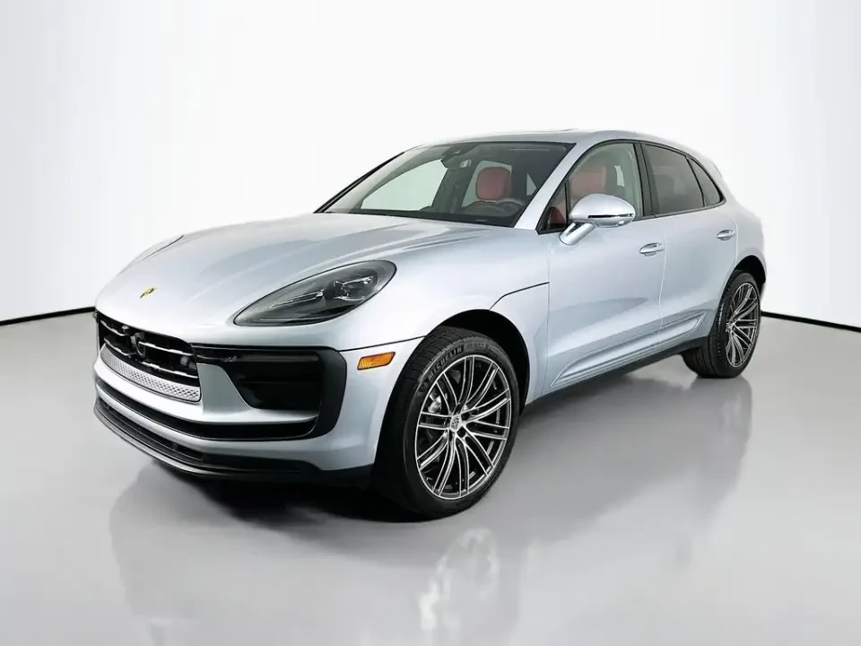 2025 Porsche Macan GTS - Image 12 of 13