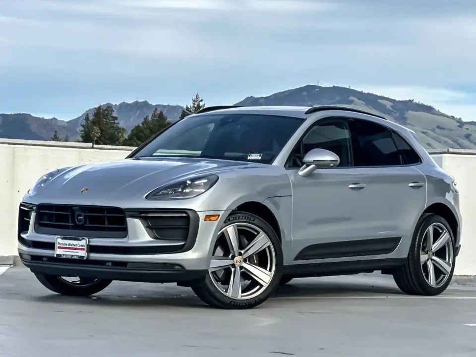 2025 Porsche Macan GTS - Image 11 of 13