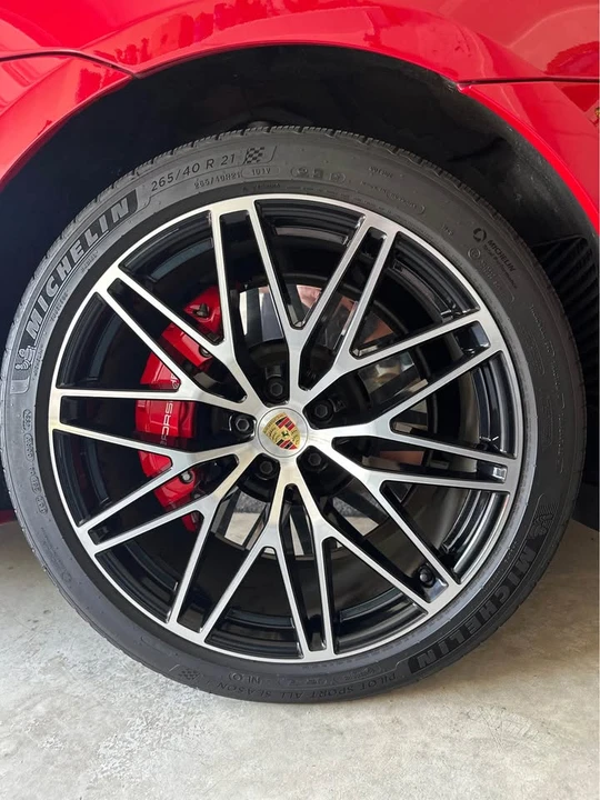 2025 Porsche Macan GTS - Image 5 of 7