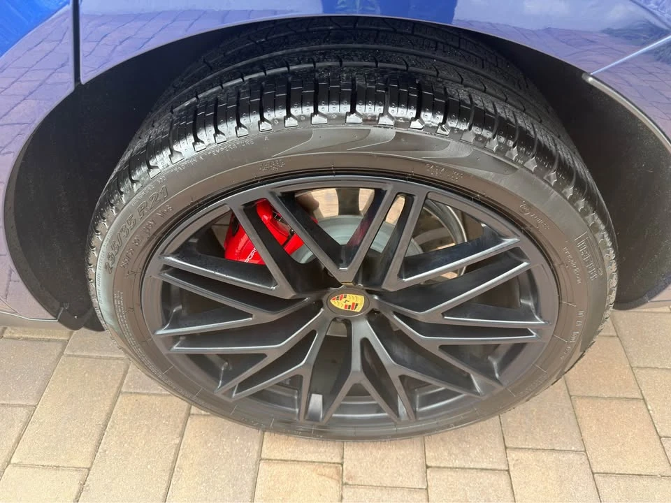 2025 Porsche Macan GTS - Image 5 of 17