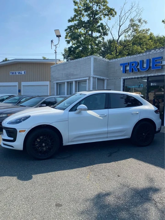 2025 Porsche Macan GTS - Image 4 of 11