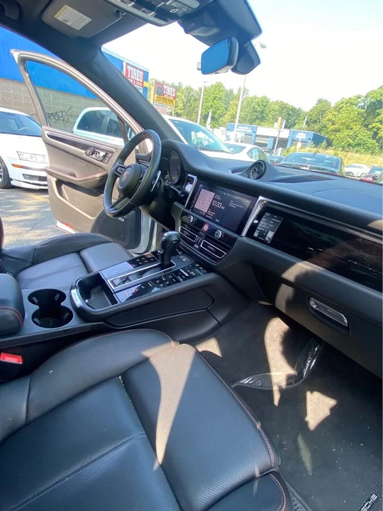 2025 Porsche Macan GTS - Image 9 of 11