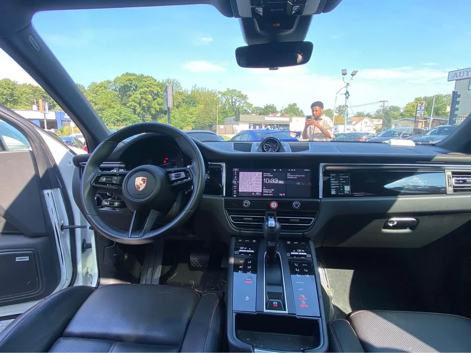 2025 Porsche Macan GTS - Image 10 of 11