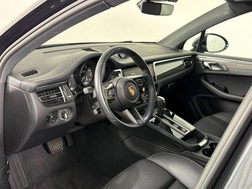 2025 Porsche Macan GTS - Image 4 of 5