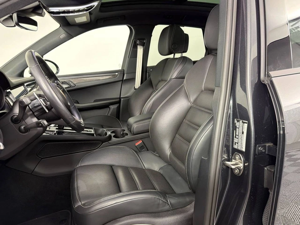 2025 Porsche Macan GTS - Image 5 of 5