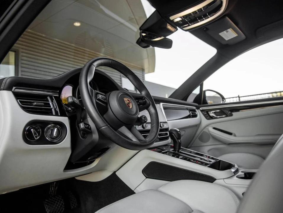 2025 Porsche Macan GTS - Image 4 of 4