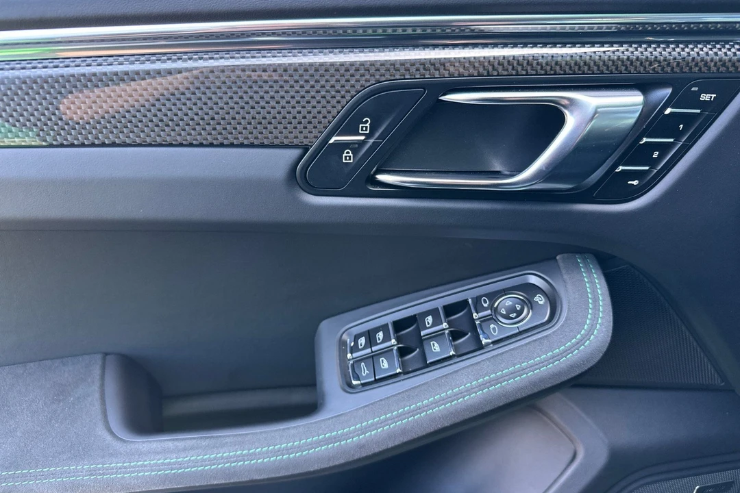 2025 Porsche Macan GTS - Image 12 of 31