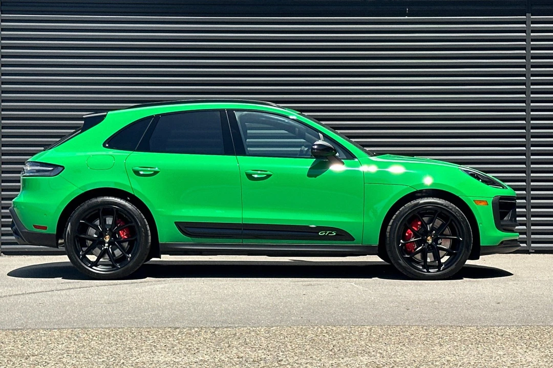 2025 Porsche Macan GTS - Image 9 of 31