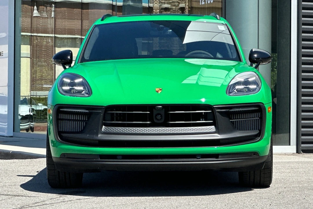 2025 Porsche Macan GTS - Image 11 of 31