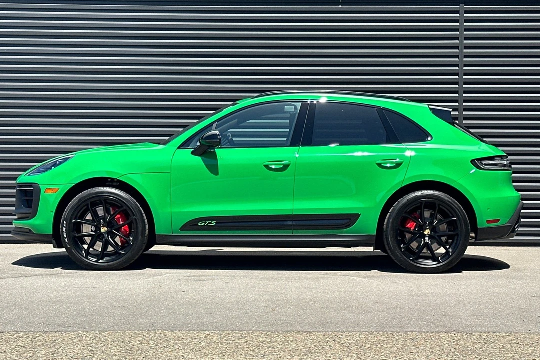 2025 Porsche Macan GTS - Image 2 of 31