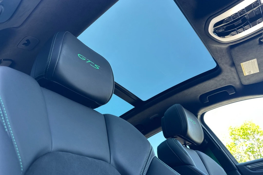 2025 Porsche Macan GTS - Image 19 of 31