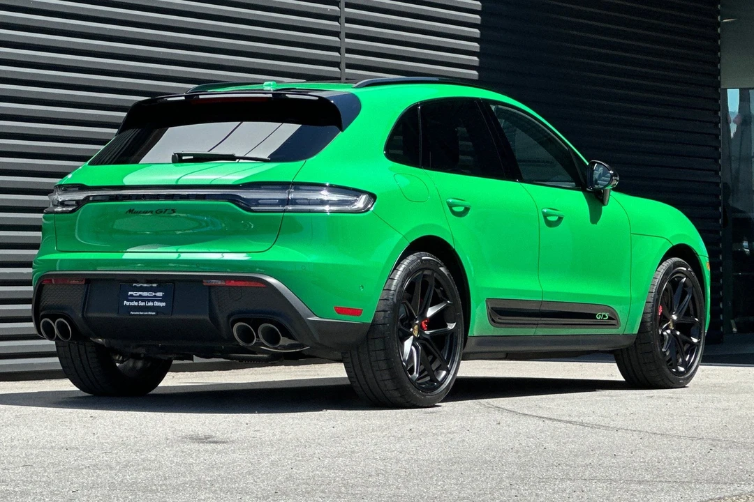 2025 Porsche Macan GTS - Image 8 of 31