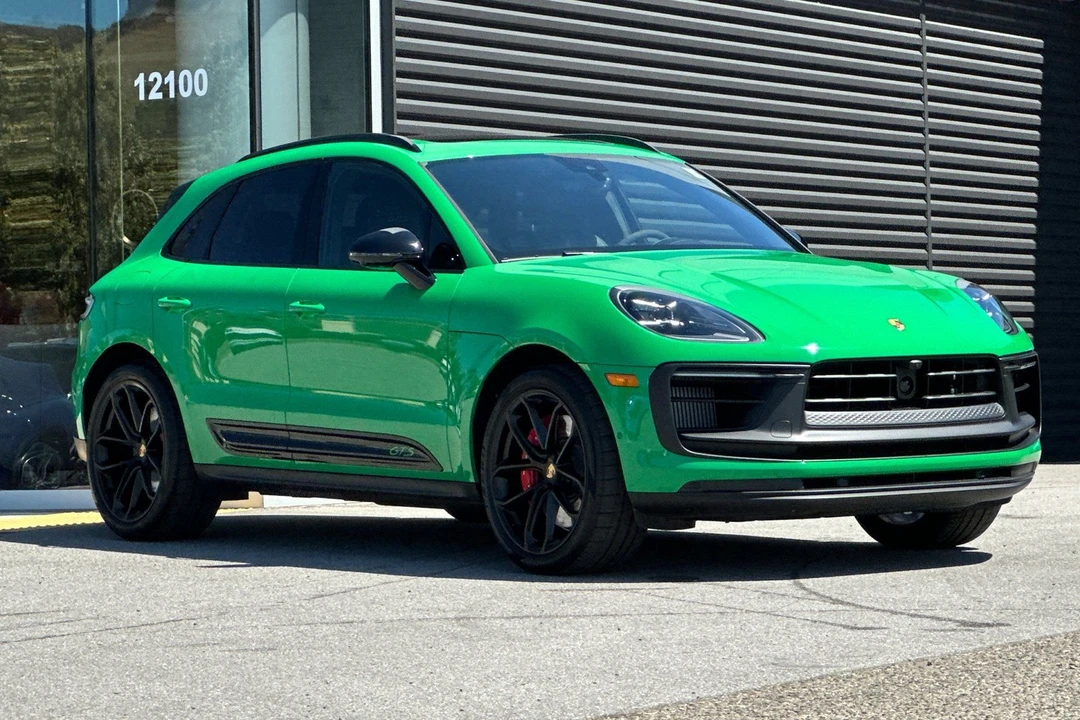 2025 Porsche Macan GTS - Image 10 of 31