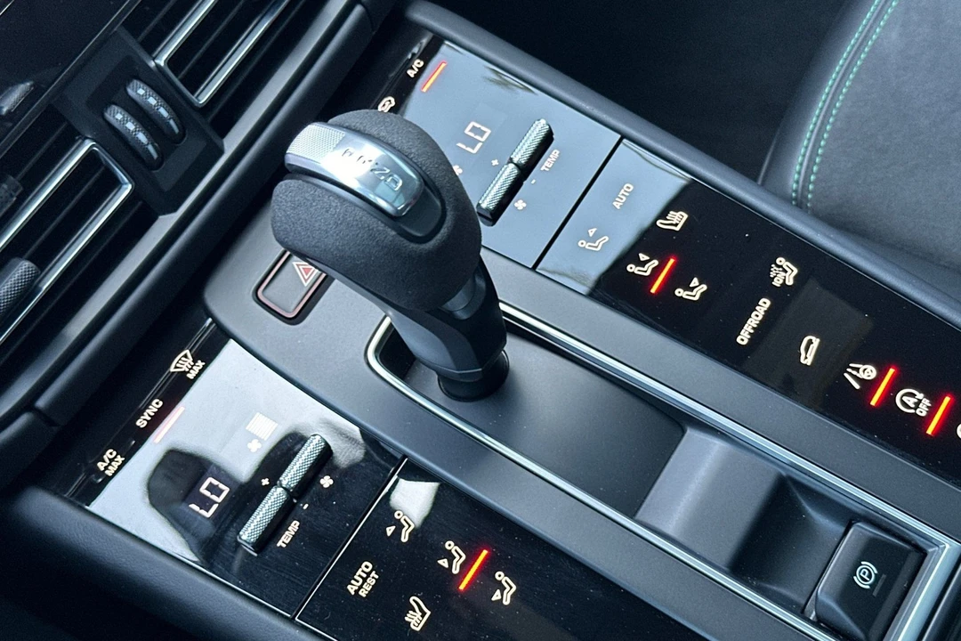 2025 Porsche Macan GTS - Image 28 of 31