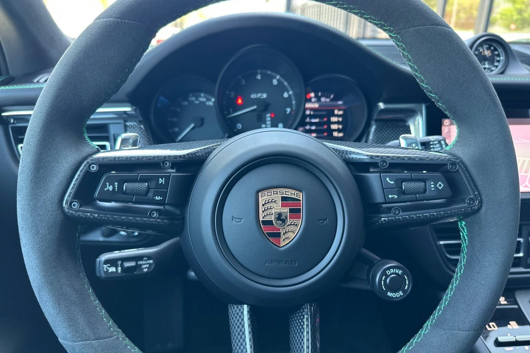 2025 Porsche Macan GTS - Image 29 of 31