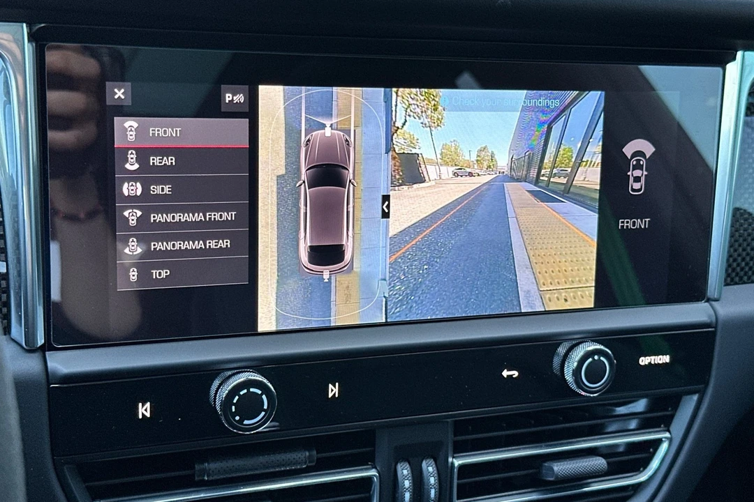 2025 Porsche Macan GTS - Image 24 of 31