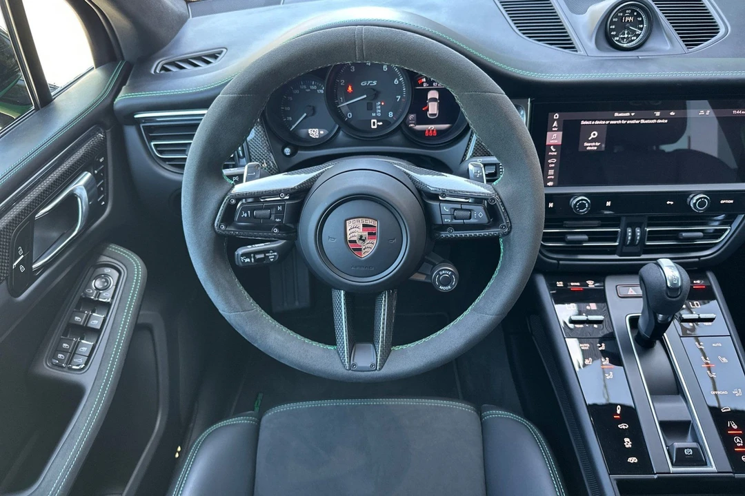 2025 Porsche Macan GTS - Image 16 of 31