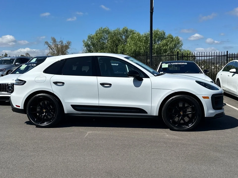 2025 Porsche Macan GTS - Image 2 of 31