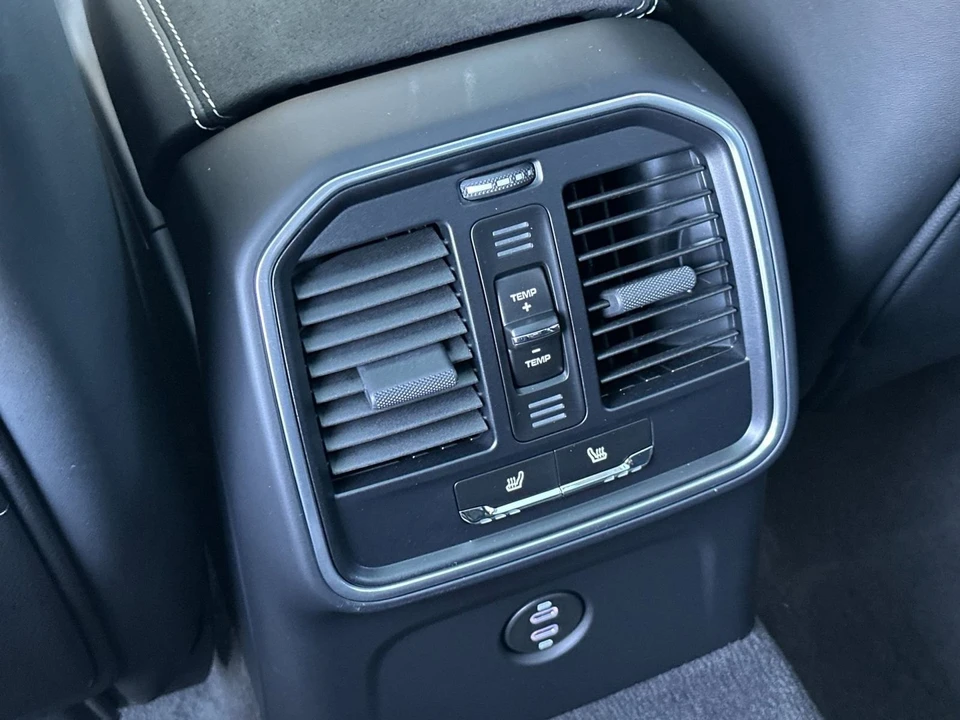 2025 Porsche Macan GTS - Image 13 of 31