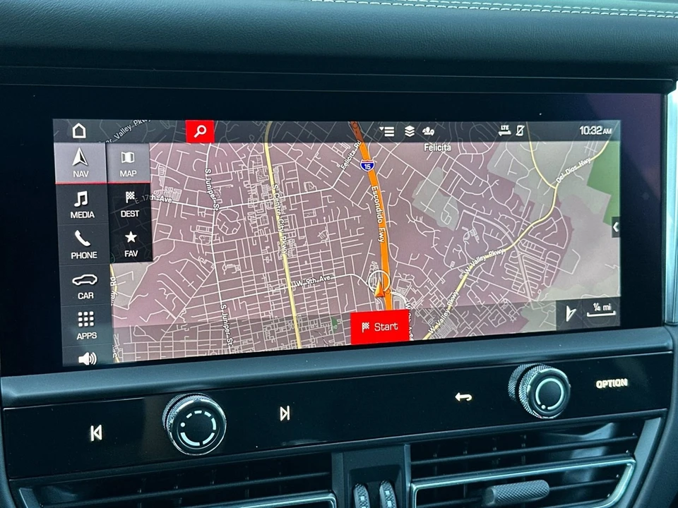2025 Porsche Macan GTS - Image 21 of 31