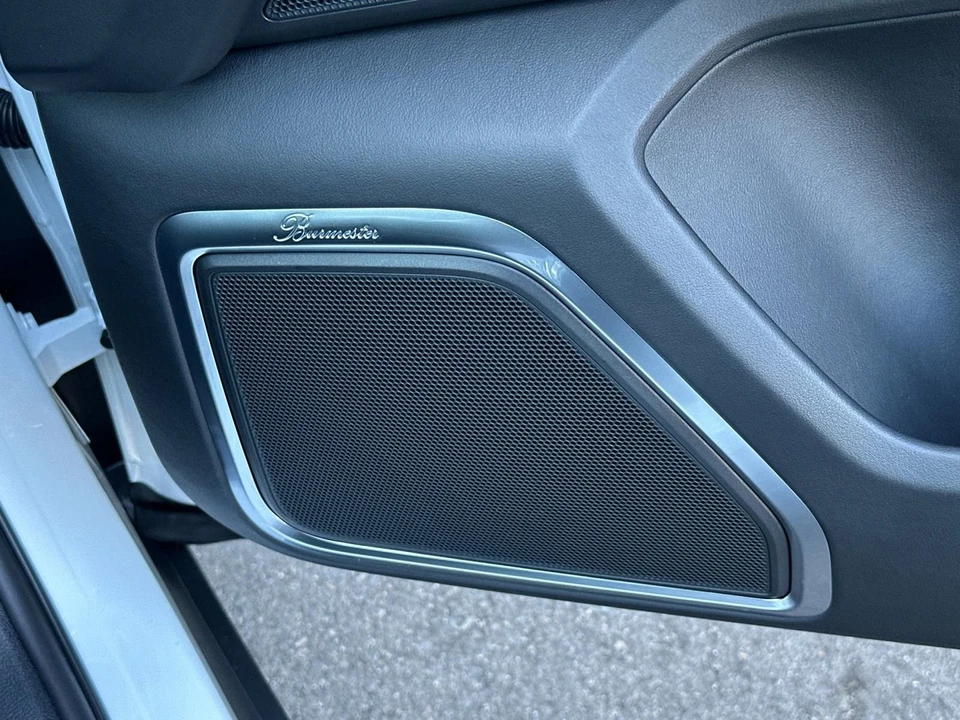 2025 Porsche Macan GTS - Image 19 of 31