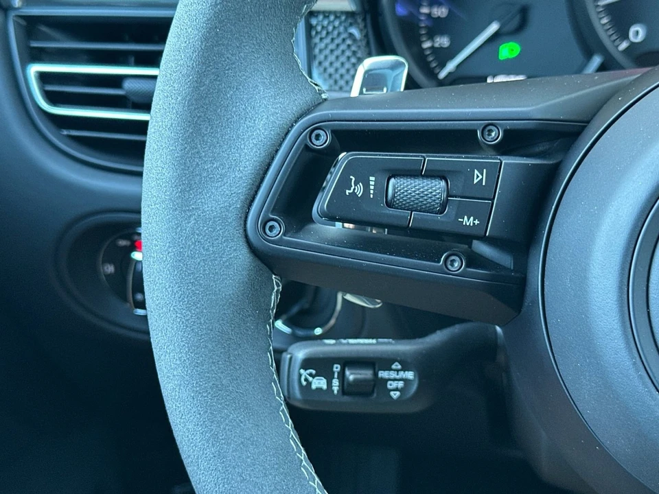 2025 Porsche Macan GTS - Image 26 of 31