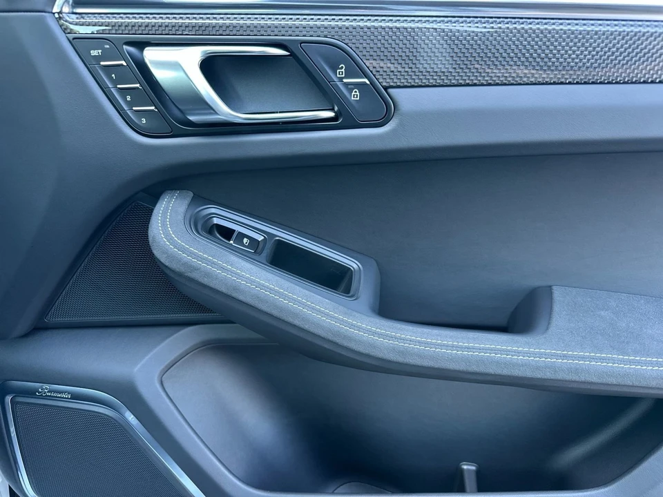 2025 Porsche Macan GTS - Image 18 of 31