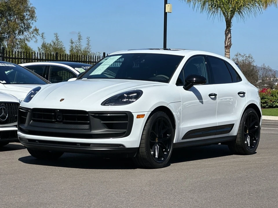2025 Porsche Macan GTS - Image 7 of 31