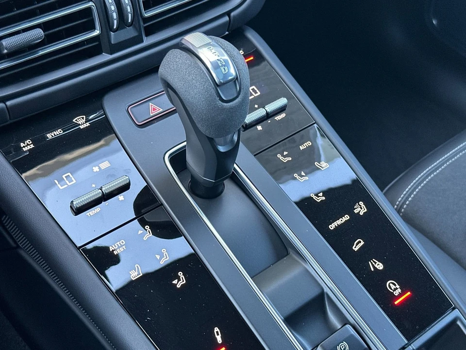 2025 Porsche Macan GTS - Image 24 of 31