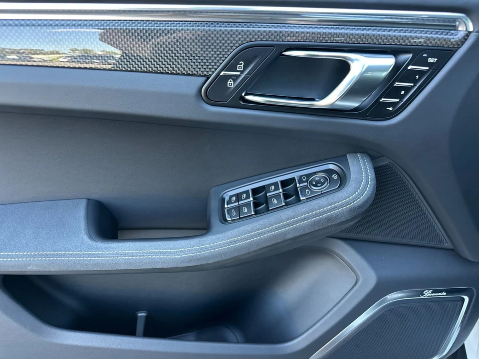 2025 Porsche Macan GTS - Image 11 of 31