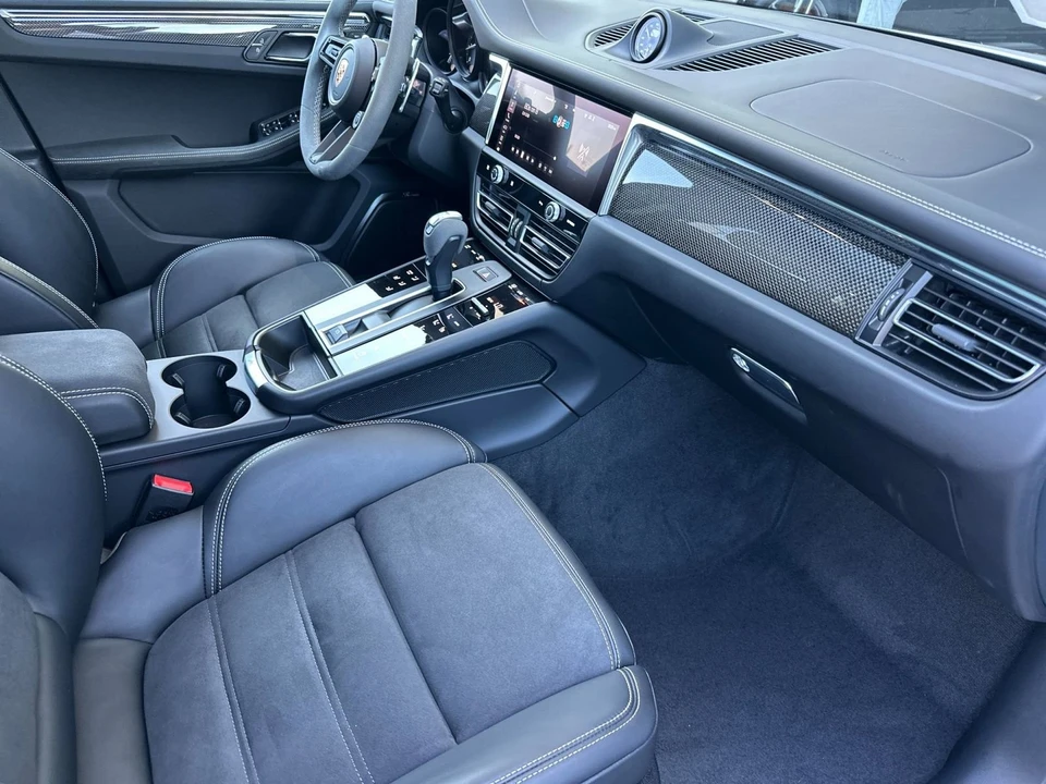 2025 Porsche Macan GTS - Image 16 of 31