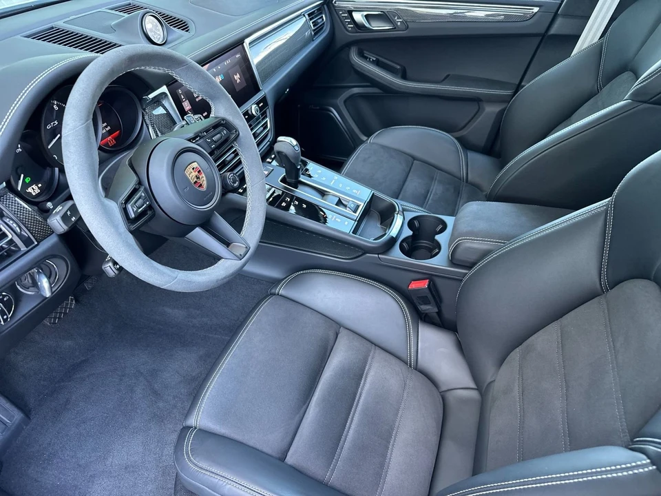 2025 Porsche Macan GTS - Image 10 of 31