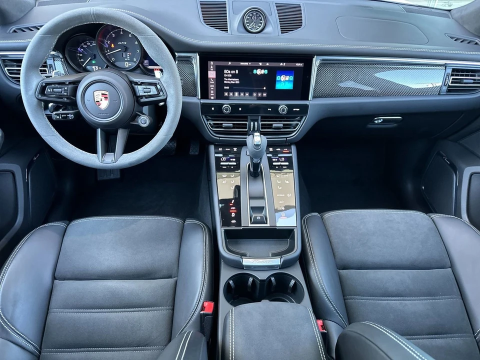 2025 Porsche Macan GTS - Image 14 of 31