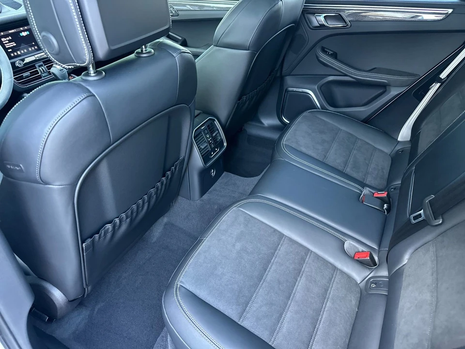2025 Porsche Macan GTS - Image 12 of 31