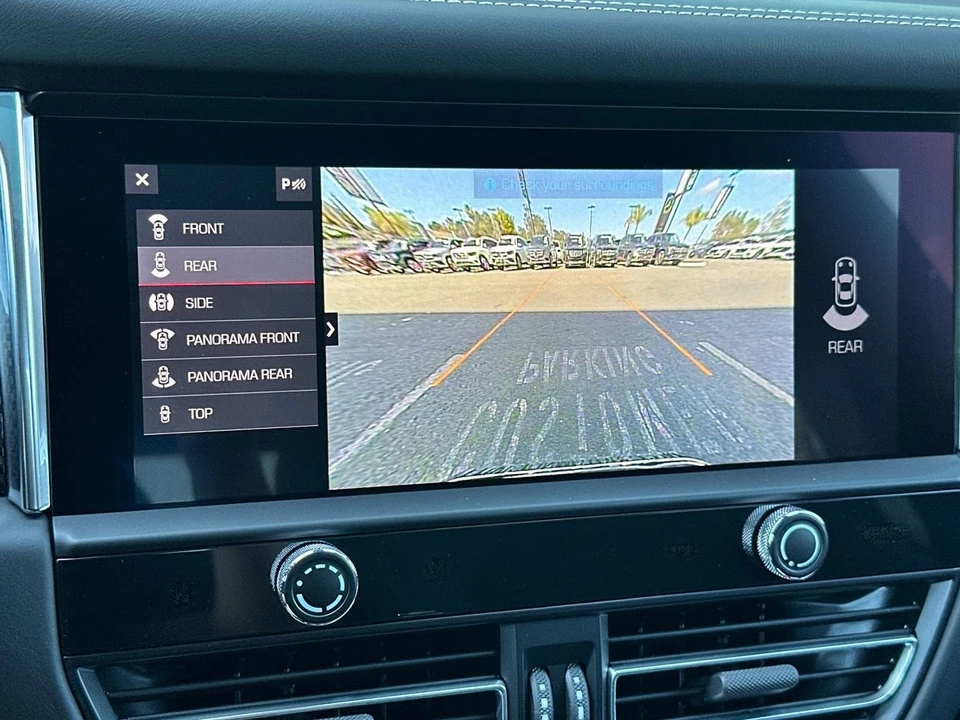 2025 Porsche Macan GTS - Image 22 of 31