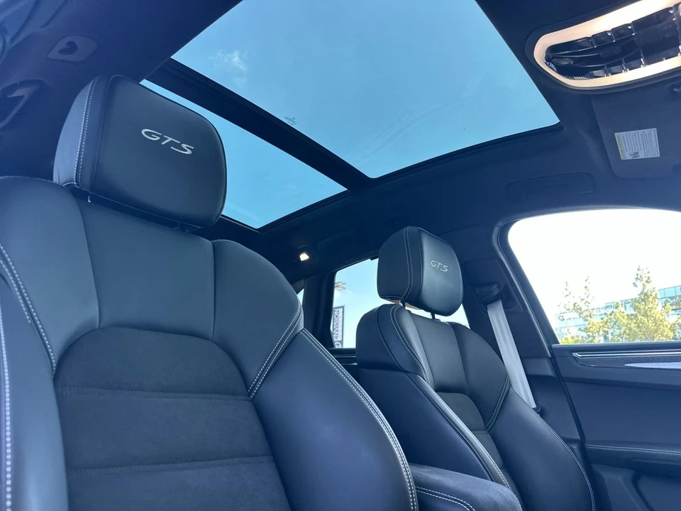 2025 Porsche Macan GTS - Image 17 of 31