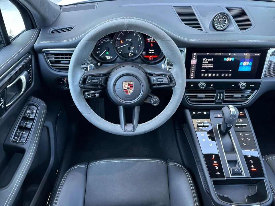 2025 Porsche Macan GTS - Image 15 of 31
