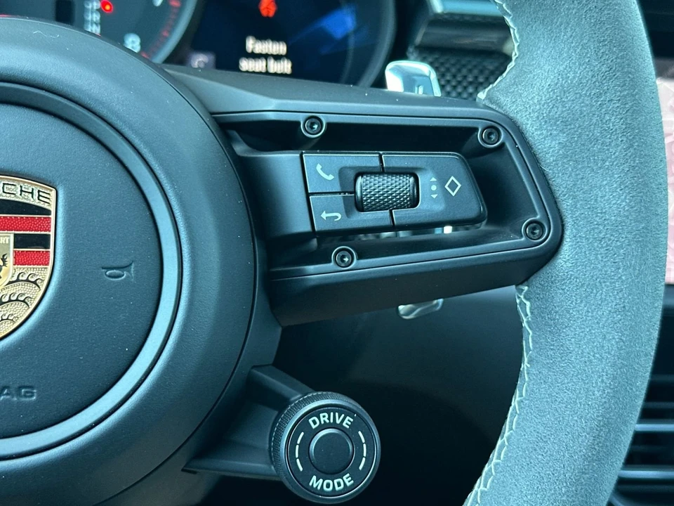2025 Porsche Macan GTS - Image 27 of 31