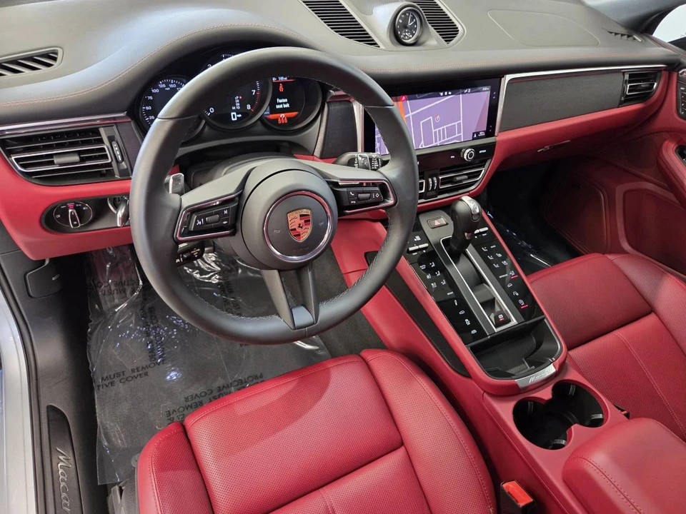 2025 Porsche Macan GTS - Image 4 of 5
