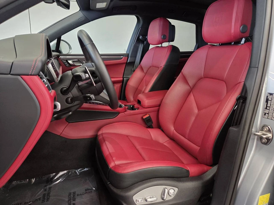 2025 Porsche Macan GTS - Image 5 of 5