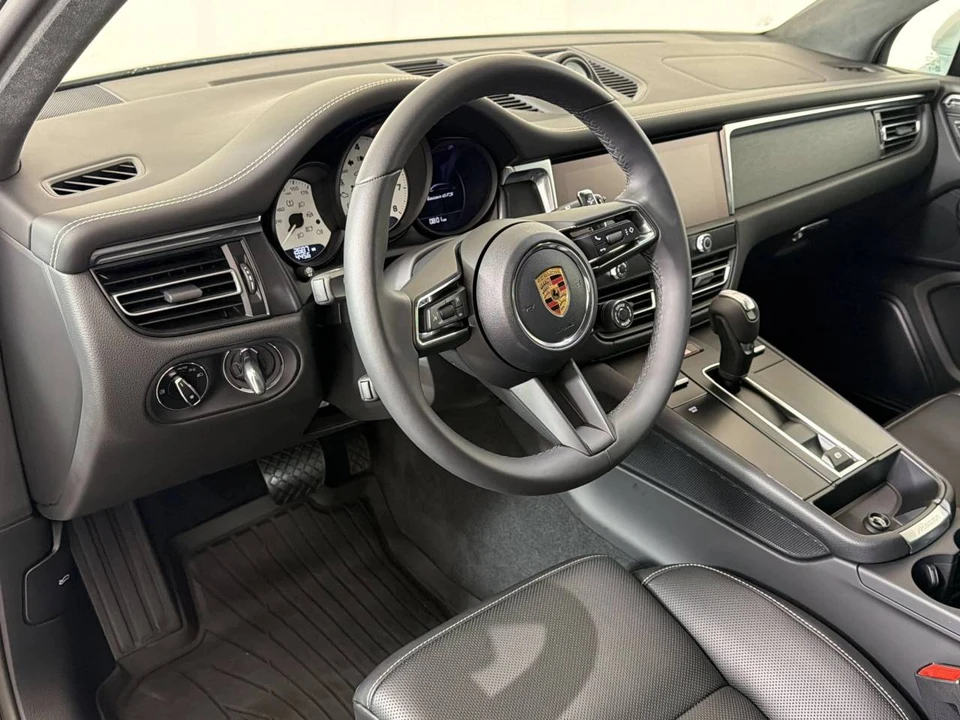 2025 Porsche Macan GTS - Image 4 of 5
