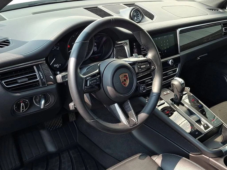 2025 Porsche Macan GTS - Image 4 of 4