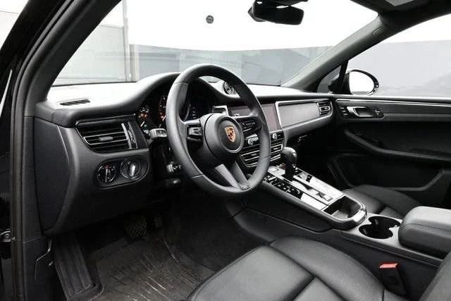 2025 Porsche Macan GTS - Image 4 of 5