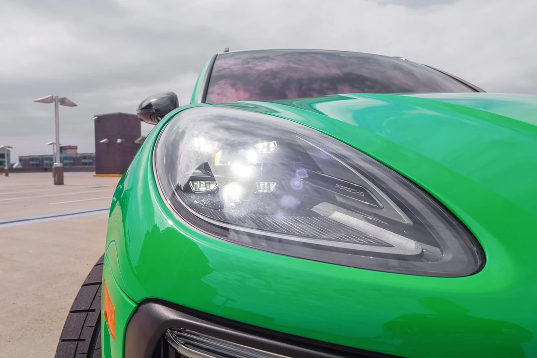 2025 Porsche Macan GTS - Image 12 of 31